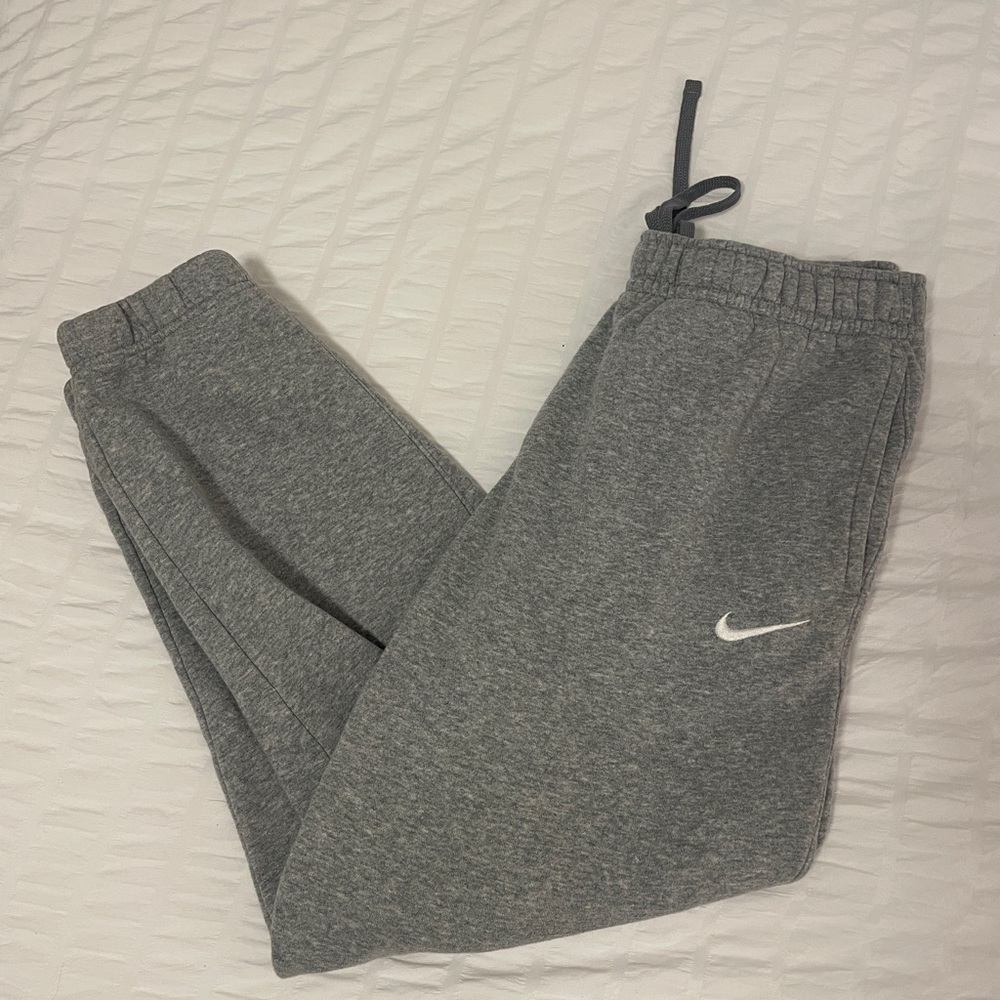 Nike Women’s Gray Sweatpants